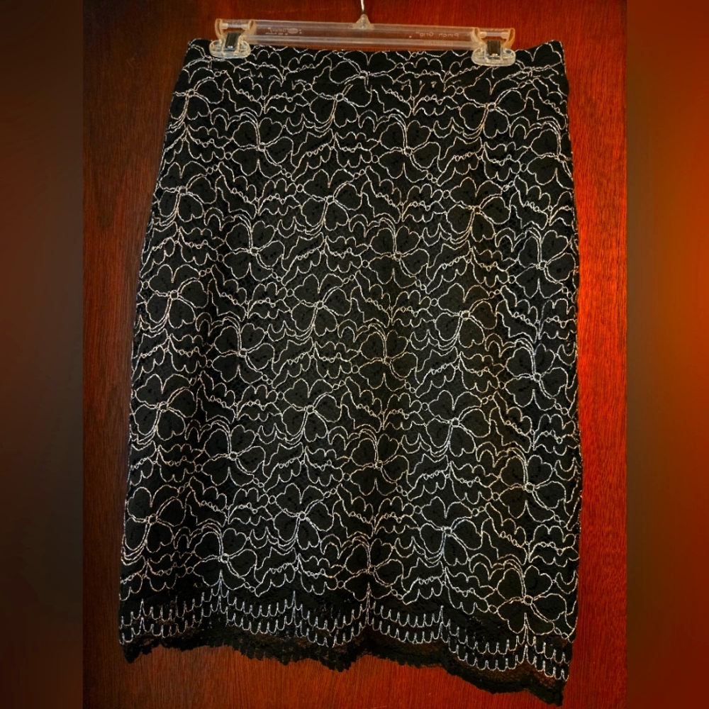 Elle Black and White Lace Pencil Skirt